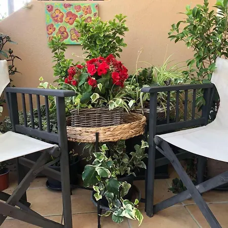 Maisonette On The With Small Garden * 아기아캄포스