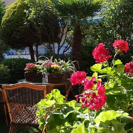 펜션 Maisonette On The With Small Garden