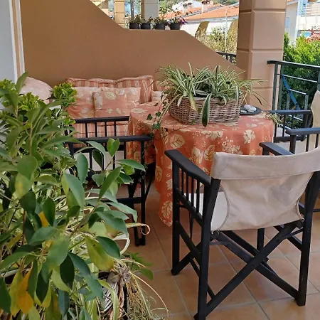 Maisonette On The With Small Garden 펜션 아기아캄포스