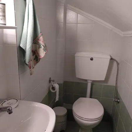 펜션 Maisonette On The With Small Garden