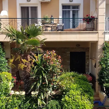 Maisonette On The With Small Garden 펜션