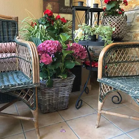 Maisonette On The With Small Garden 펜션
