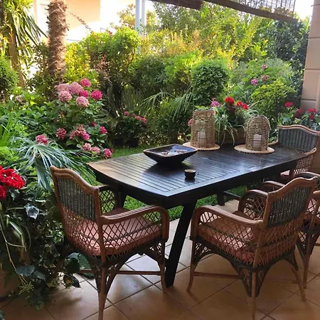 Maisonette On The With Small Garden 펜션 *