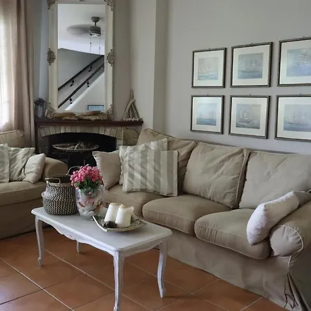 Maisonette On The With Small Garden *