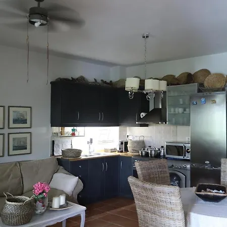 펜션 Maisonette On The With Small Garden