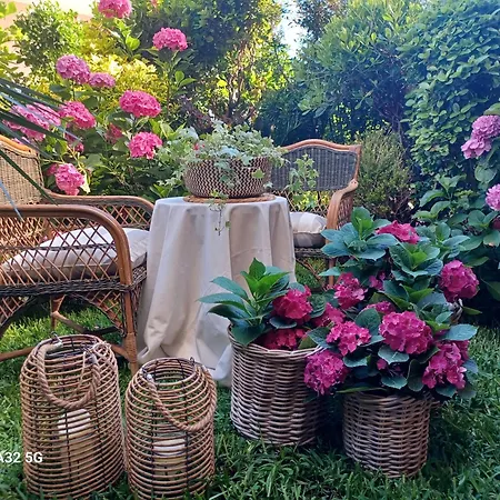 Maisonette On The With Small Garden 펜션