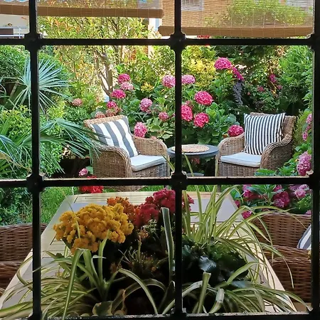 펜션 Maisonette On The With Small Garden *