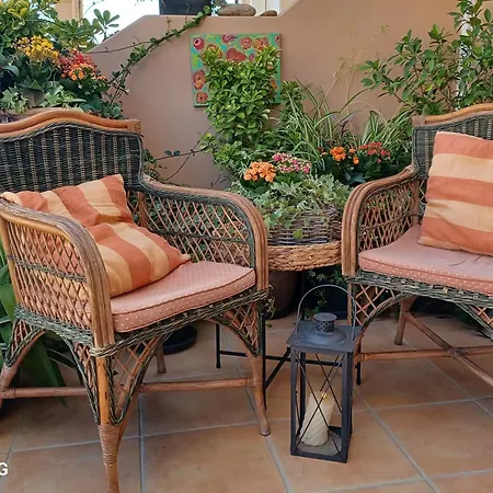 펜션 Maisonette On The With Small Garden *